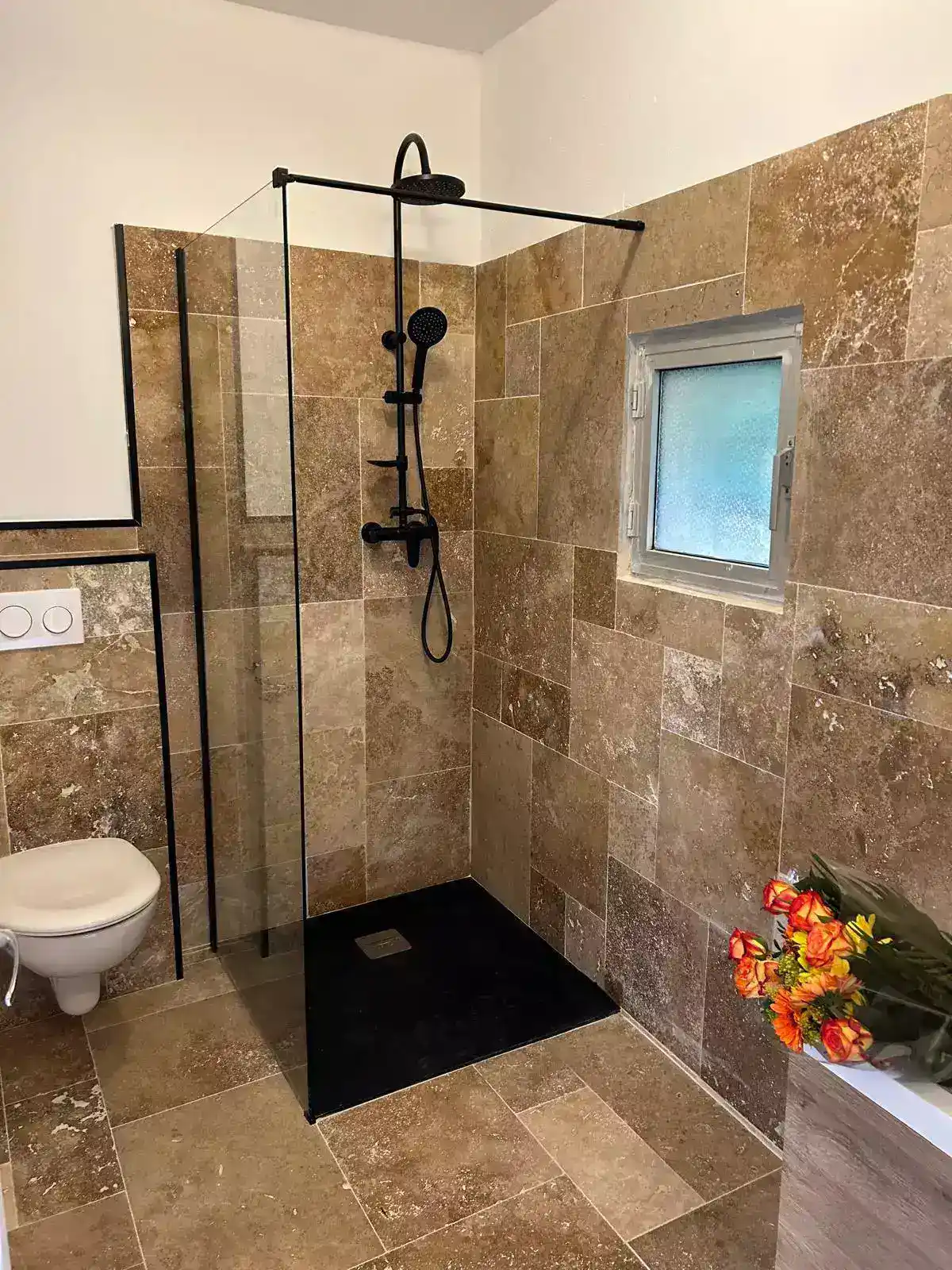 Installation sanitaire WC douche lavabo Le Crès